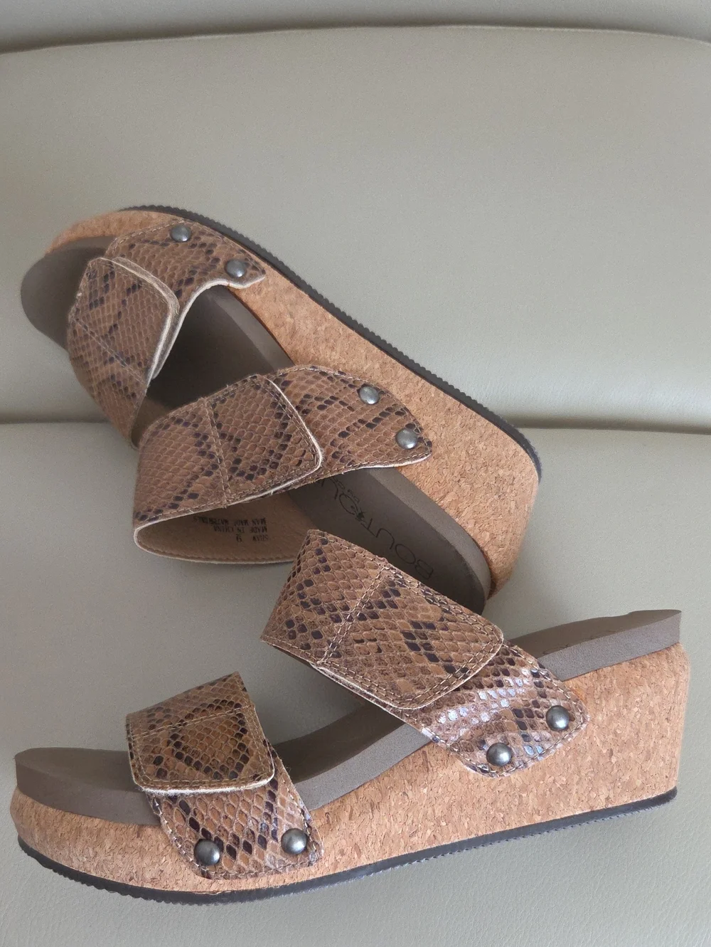 Boutique by  Corkys Tan Brown Snakeskin Platform Slide Sandals Size 9